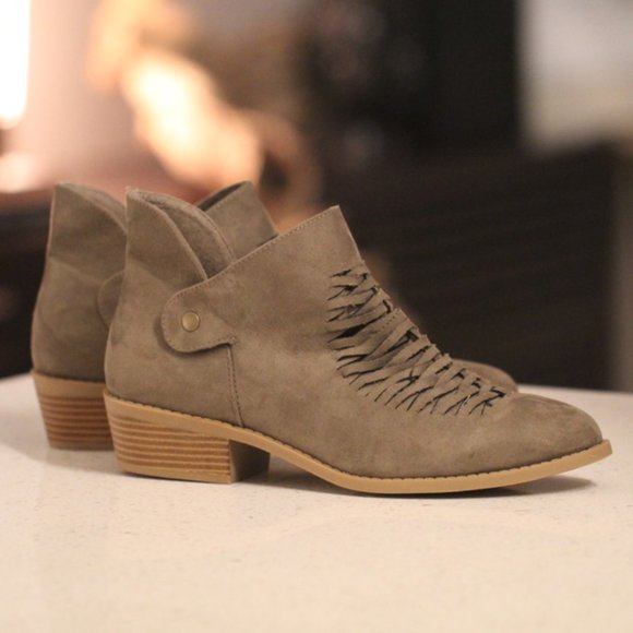 NWOT Justfab Ankle Bootie - Picture 1 of 6